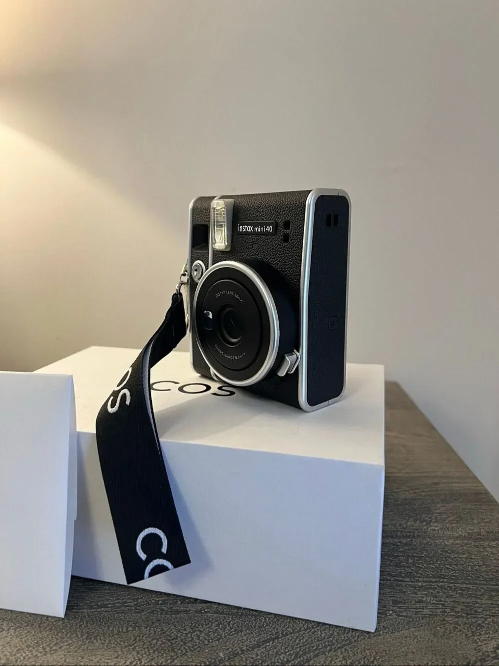 Fujifilm Instax Mini 40 Instant Camera Black Retro Style w/ Box & COS Strap